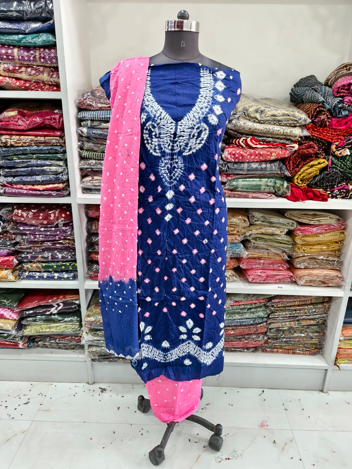 Gulabi Neel